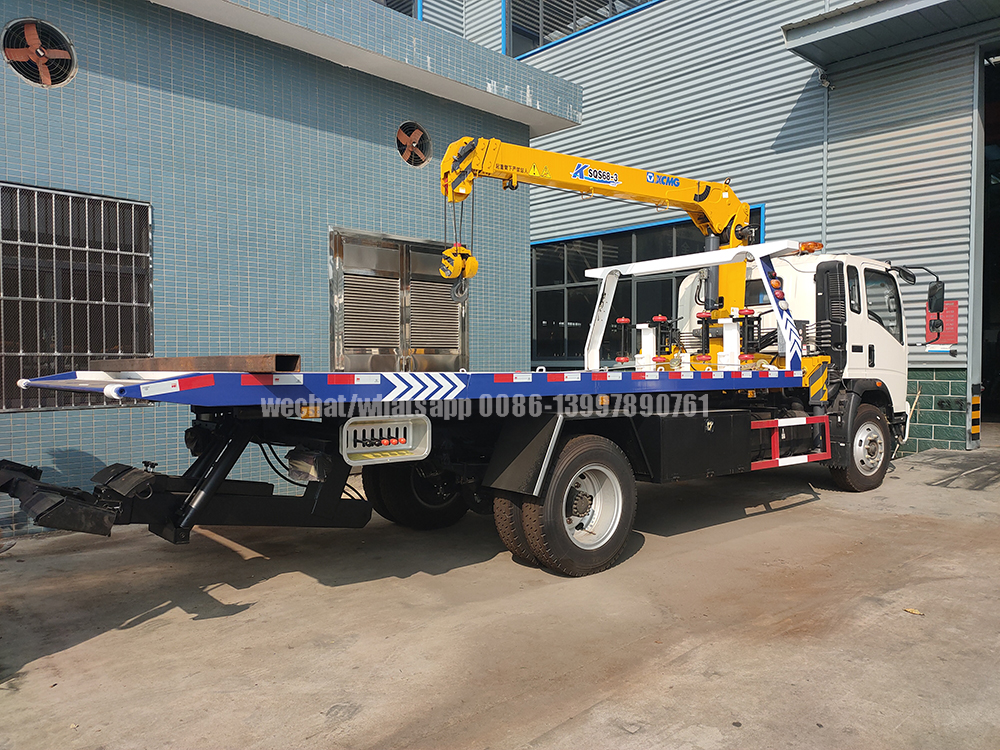 Wrecker Truck With Crane Jpg