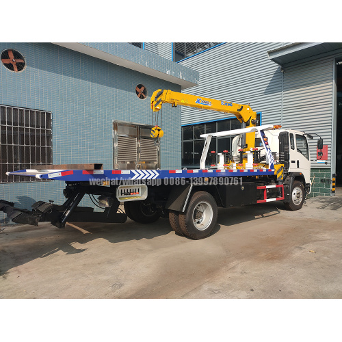 SINOTRUCK HOWO Flatbed Truck With 3.2T XCMG Crane