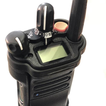 Radio a due vie APX6000 ad alte prestazioni con protocollo P25, gamma 50 km e miglioramenti audio adattivi