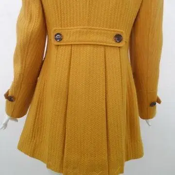 Women's coat with horn button