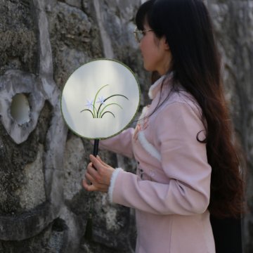 Antique Chinese Embroidered Orchid Grass Pattern Tuan Fan: A Unique Dance Accessory