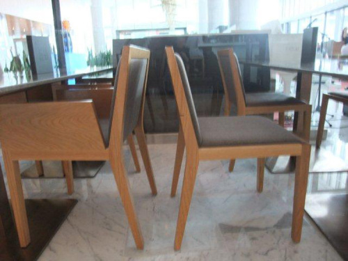 High quality China-made fabric solid wood leg restaurant chair