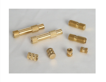 Mur Sisipan Knurled Kuningan