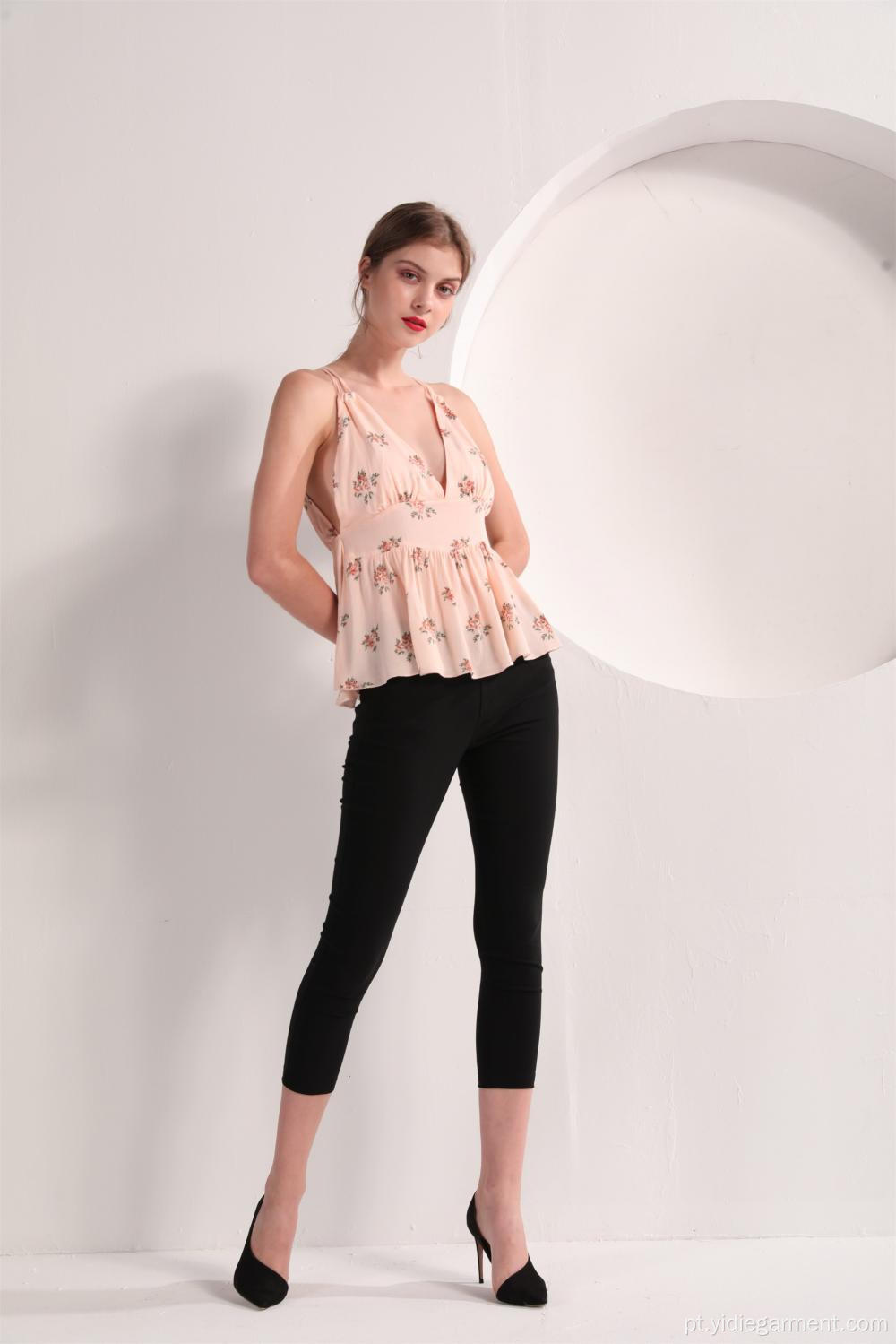 Top de estampa floral com decote em v de cor rosa feminina