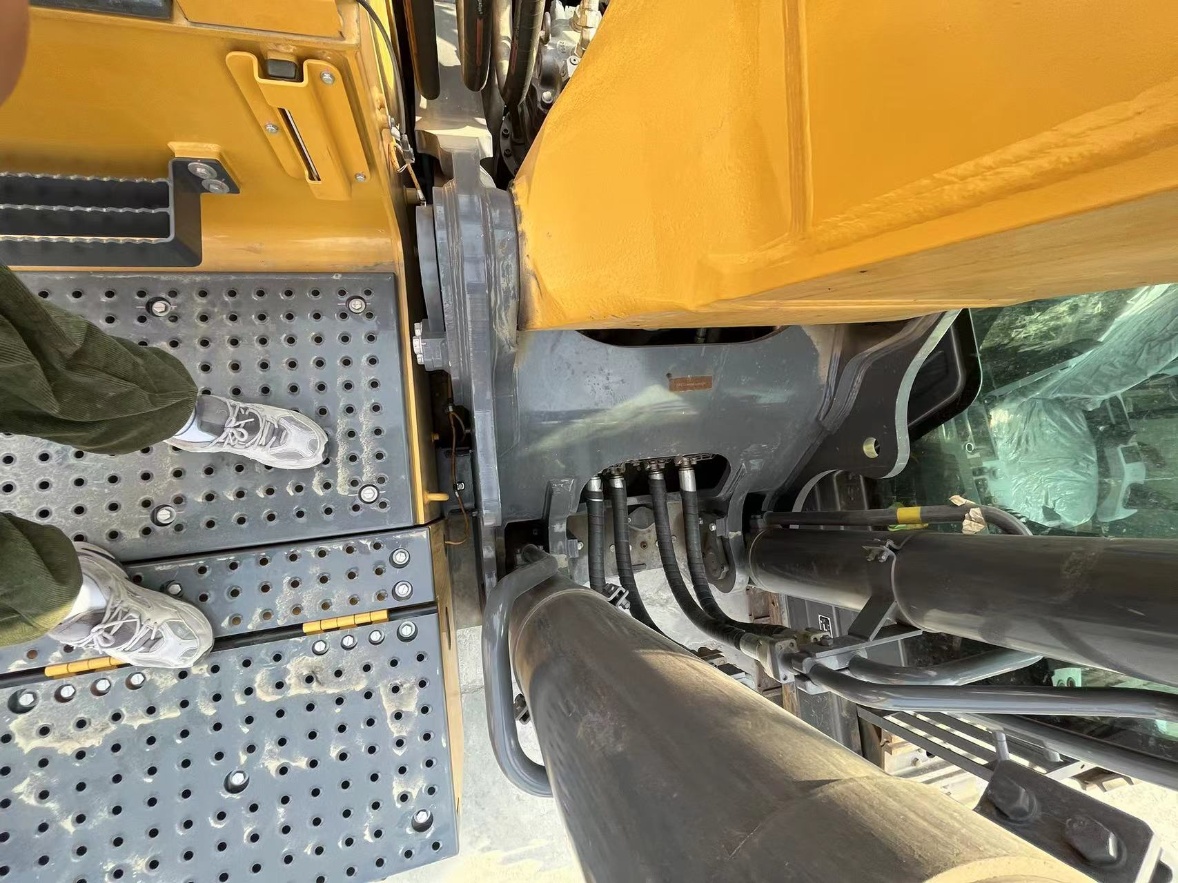 Used XCMG XE700DA crawler excavator
