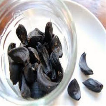 Peeling organic black garlic