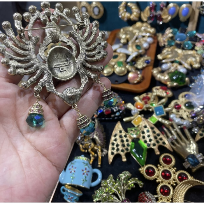 Scarab Spider Heavy Craft Tassel Broche