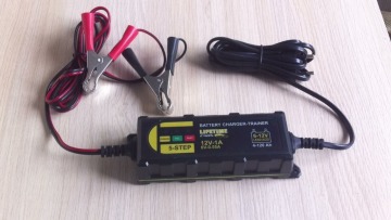 1A 12V battery charger for car