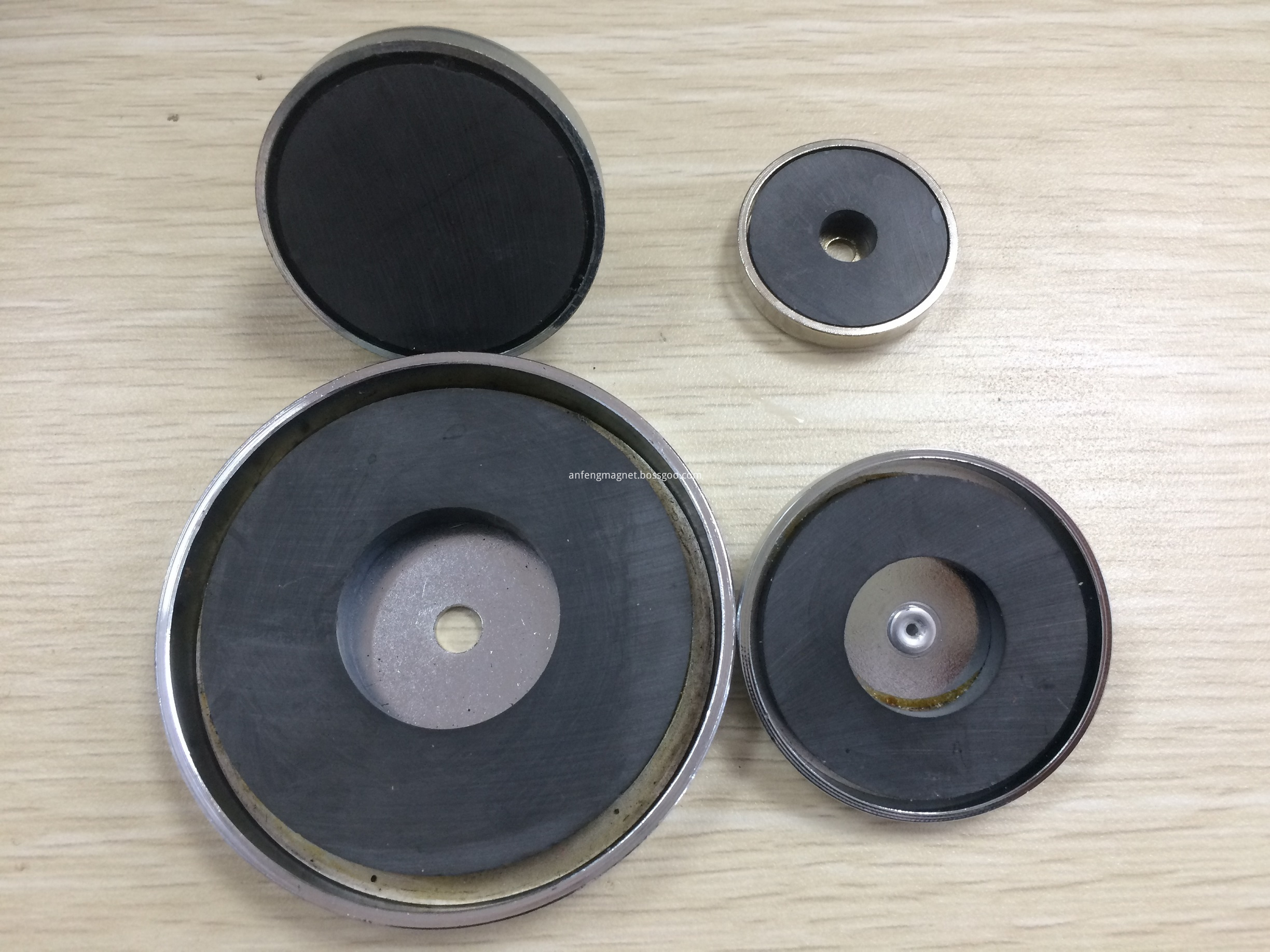 Ceramic Ferrite Round Base Magnets