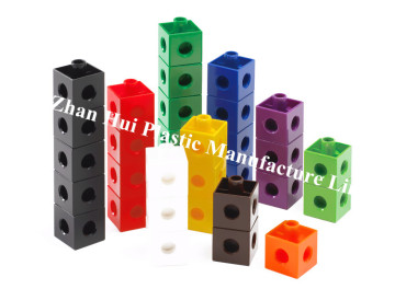 Colorful Linking Cubes