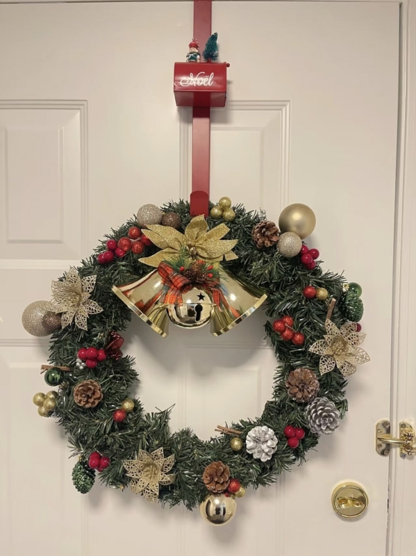 Modern and Stylish Wreath