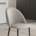 Sedia da pranzo beige imbottita con eleganti gambe in metallo