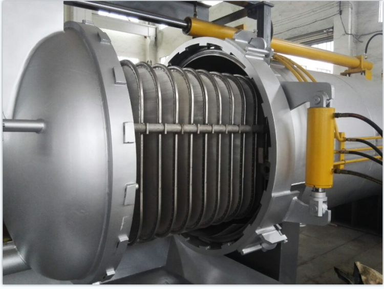 Horizontal wire mesh leaf filter