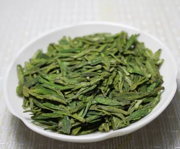 100% organic green tea leaves