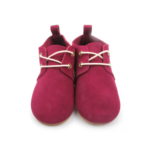Sapatos infantis com sola dura vermelha