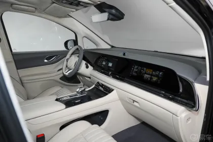 2022 Voyah Dreamer 7-Seater Luxury EV MPV - DongFeng 4WD Electric Car for Family or Business