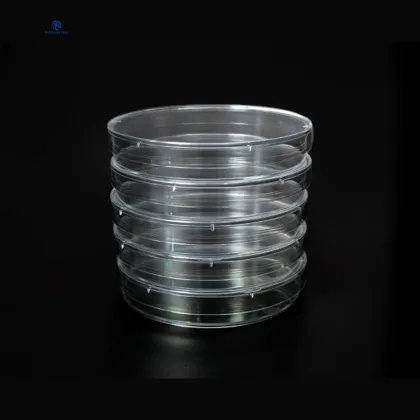 plastic petri dish with cover