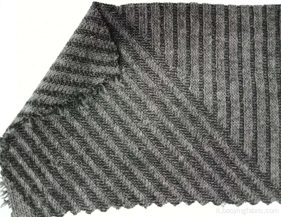 Maglione a coste in tessuto a maglia