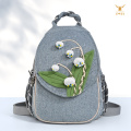 Mochila artesanal de algodão floral com estética florestal para mulheres