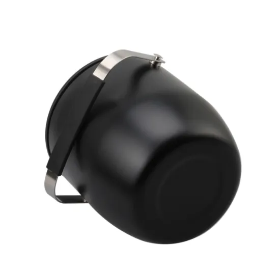 Ice bucket with thermal insulation effect