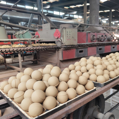 Baldosas de alúmina Revestimiento de cerámica Ladrillo Bola de cerámica de alúmina