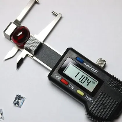 Digital Micrometer Caliper for Precision Gemstone Diameter Measurement