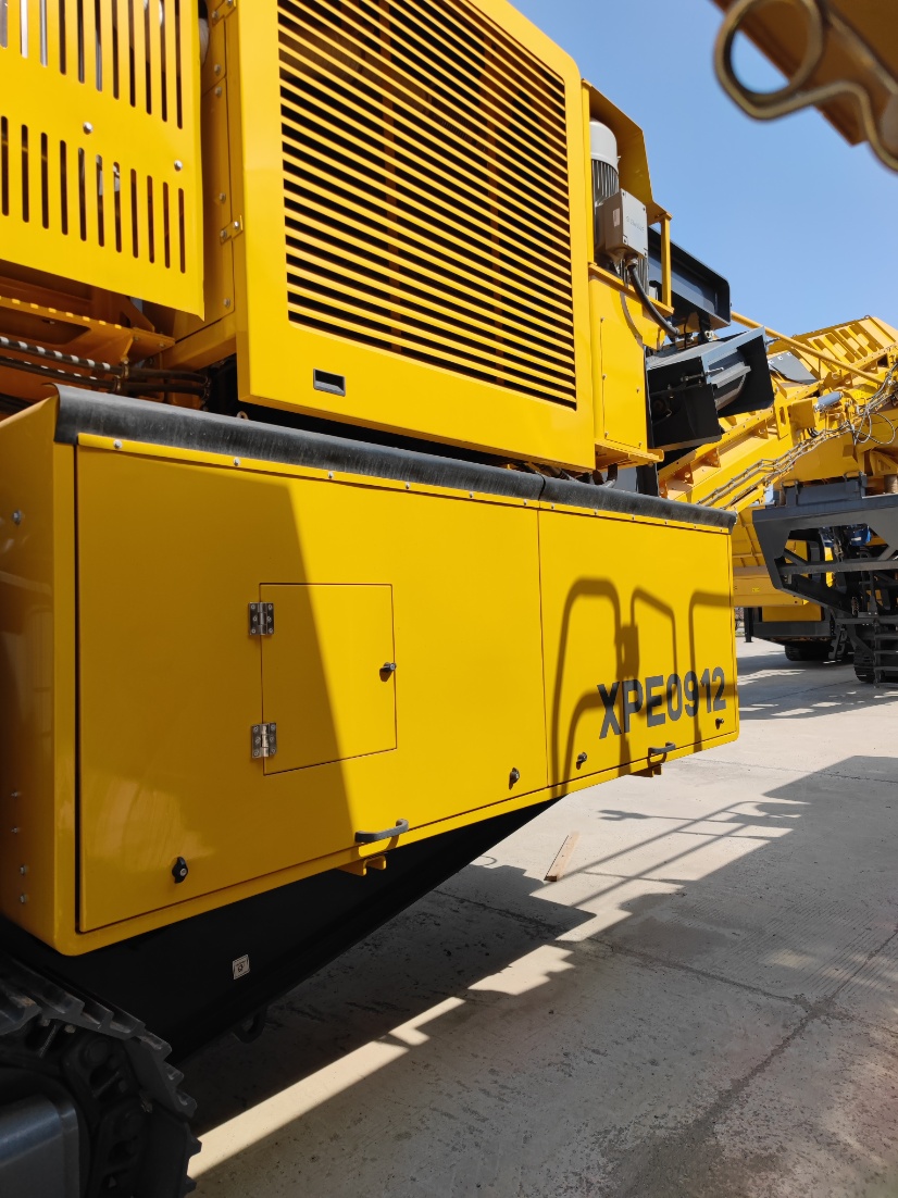 XCMG XPE0912 Mobile Crushing Screening Station