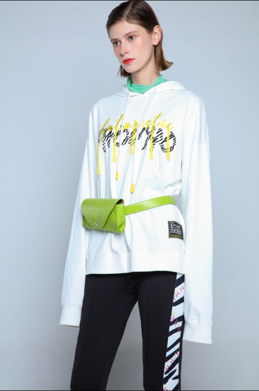 AN ADJUSTABLE DRAWSTRING HOOD