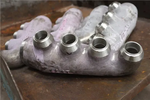 Manifold for cracking tube