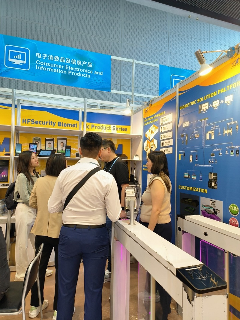 The HFSecurity booth at the Canton Fair was crowded with people! The biometric system was praised by customers from many countries around the world