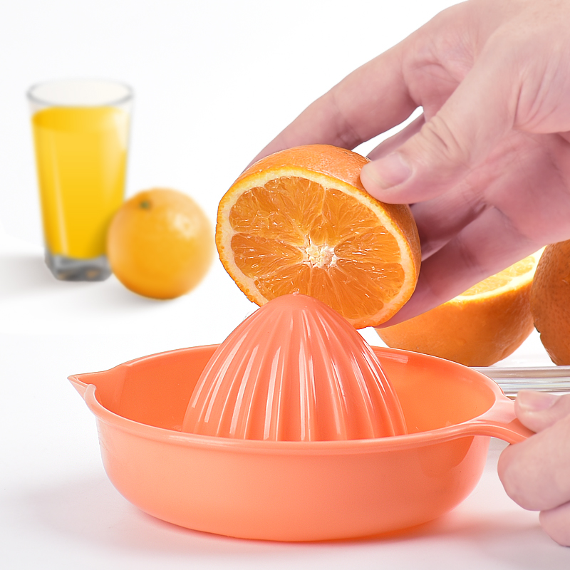 Naranja De Plástico Exprimidor De Cítricos Y Naranjas Aisladas