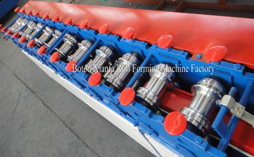 Flying cutting shutter door roll forming machine