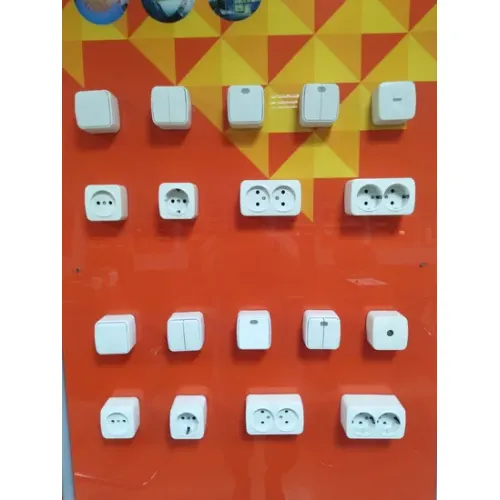 Настенный выключатель и розетка для поверхностного монтажа