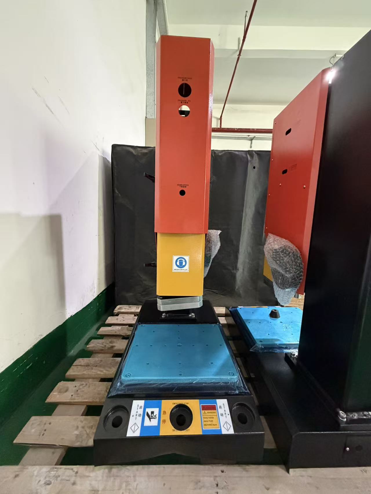 15kHz 2600W Square Plastic Welding Machine