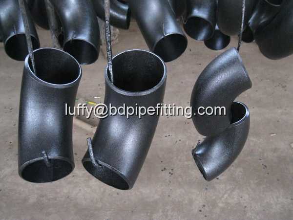Alloy pipe fitting (370)