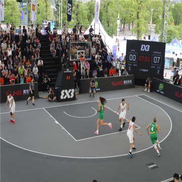 Piso de baloncesto de linio entrelazado en la cancha del piso