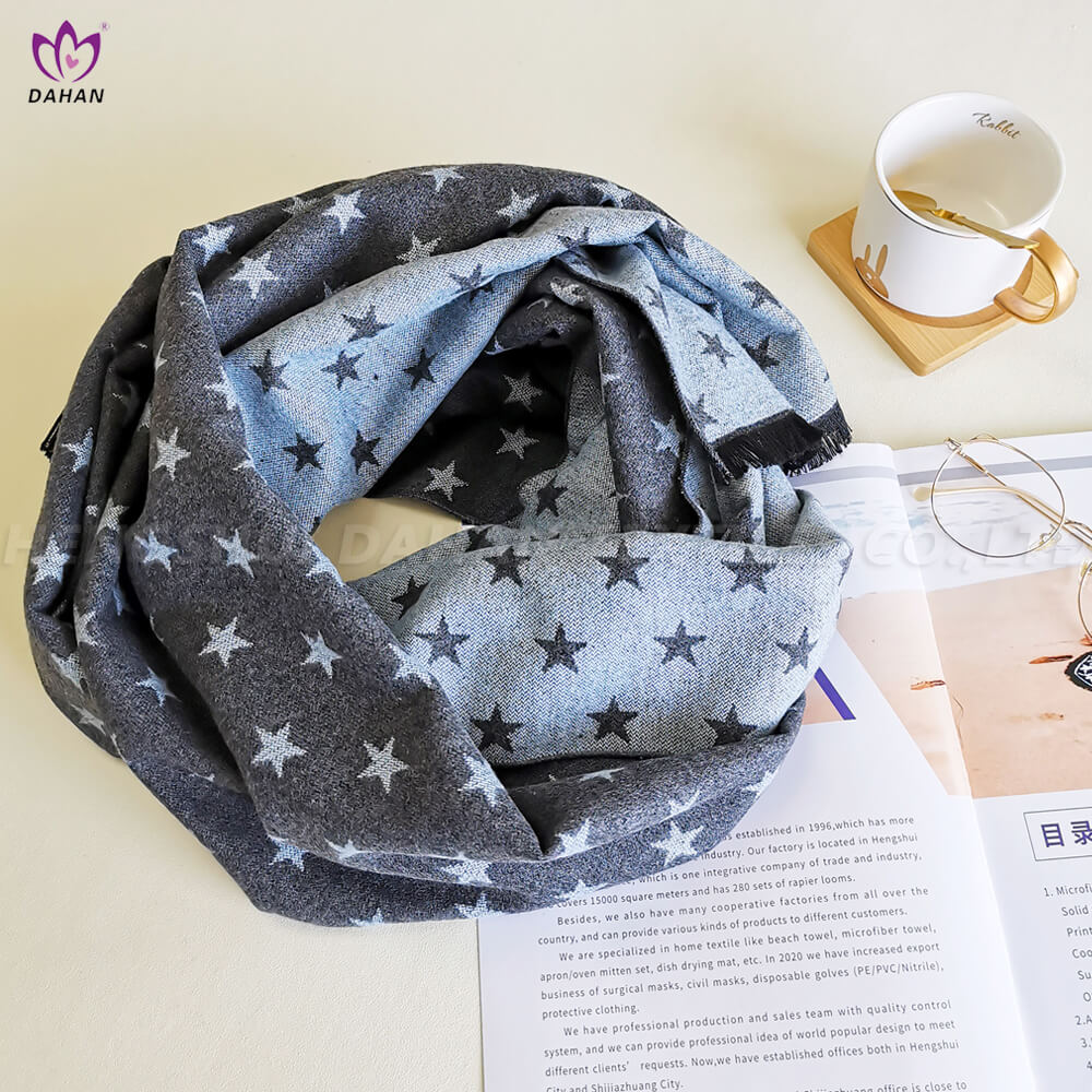 Bk109 Star Jacquard Tassel Scarf 2