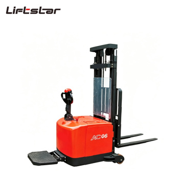 Stellen Sie sich auf den Reach Stacker