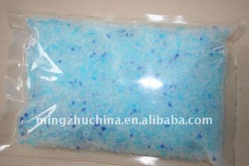 Silica gel cat litter with light and dark blue