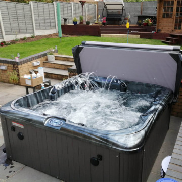 Wholesale Commercial Endless Pool Plug And Play 4-8 Person Outdoor Spa Hot Tub With LED Light