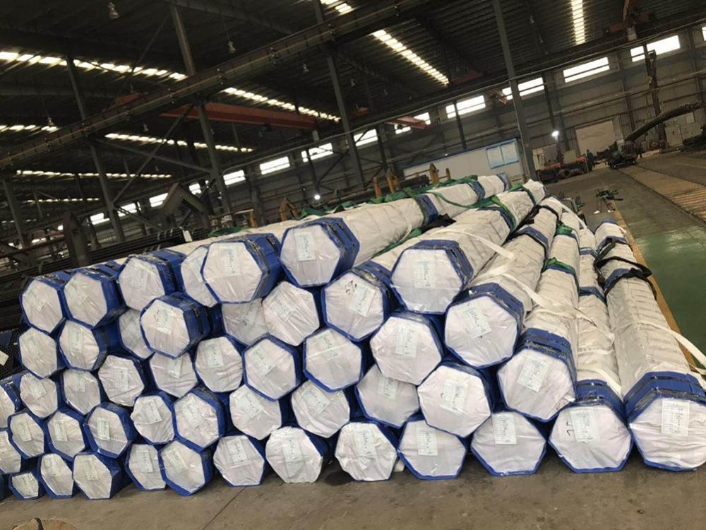 Thép carbon và ống nồi hơi liền mạch bằng thép hợp kim