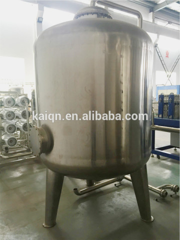 Liquid mixing tank