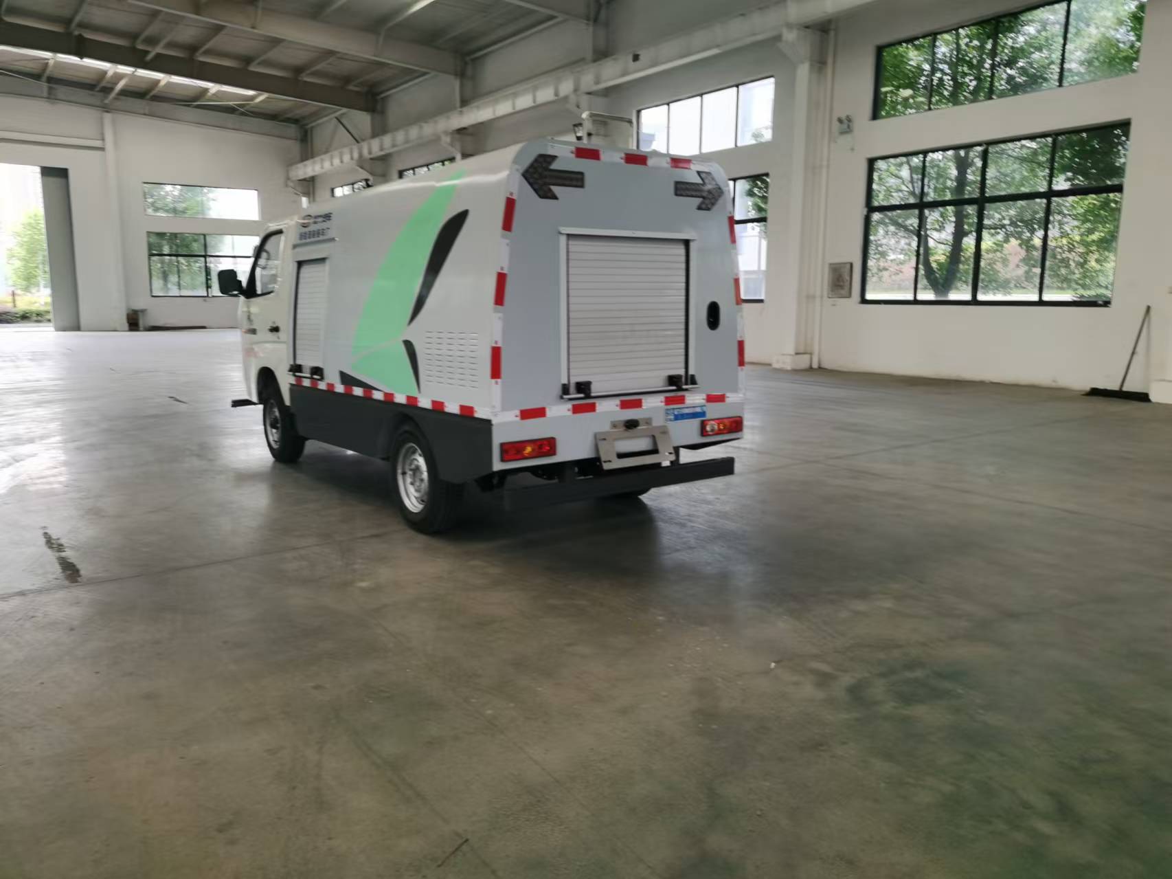 Modern Road Sweeper Machine for Urban Use