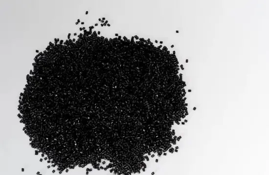 In-situ use of yarn PA6 black particles