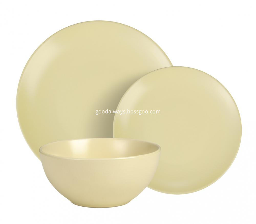 Cream Color dinnerware set Cream Color dinnerware set