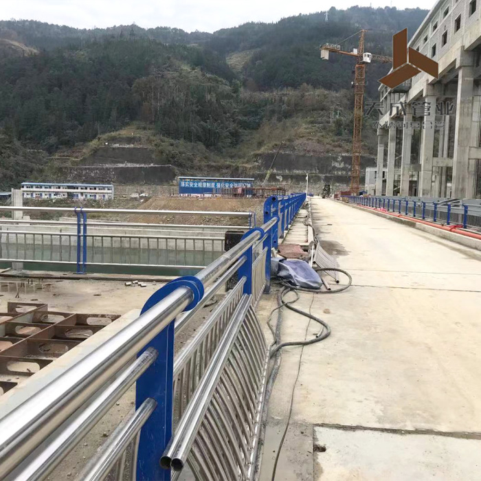 درابزين الأنابيب المركب غير القابل للصدأ Riverway