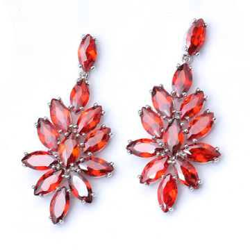Moda cazibesini dendriform altin dangle Küpeli Kız