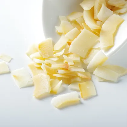 Crispy tasteful coconut flakes