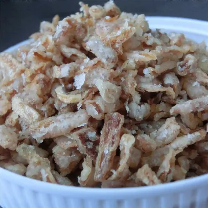 natural golden crispy onion