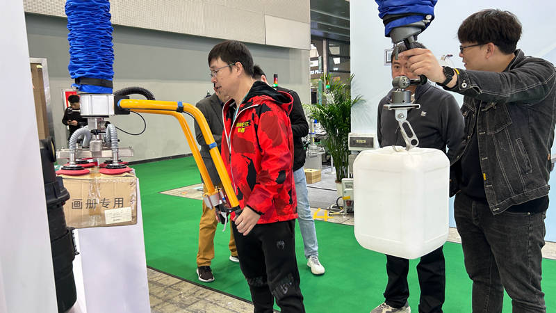 Cowest Machinery Unveils Vacuum Handling Equipment at Sino-Pack 2024 (6)